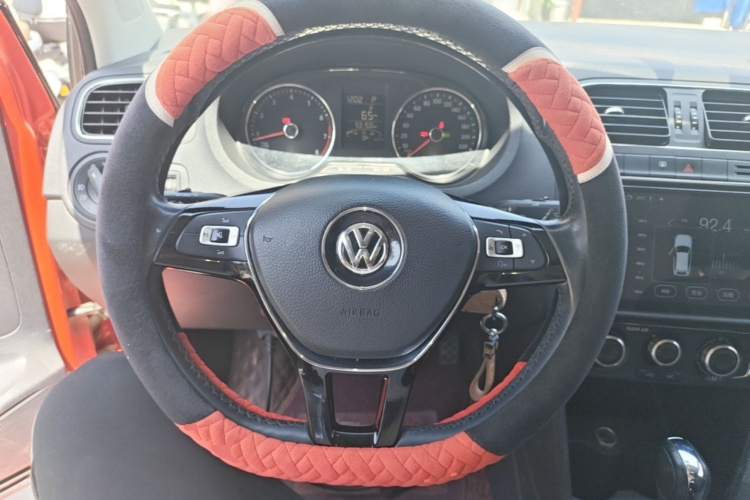 Volkswagen Polo 2016 car image #11