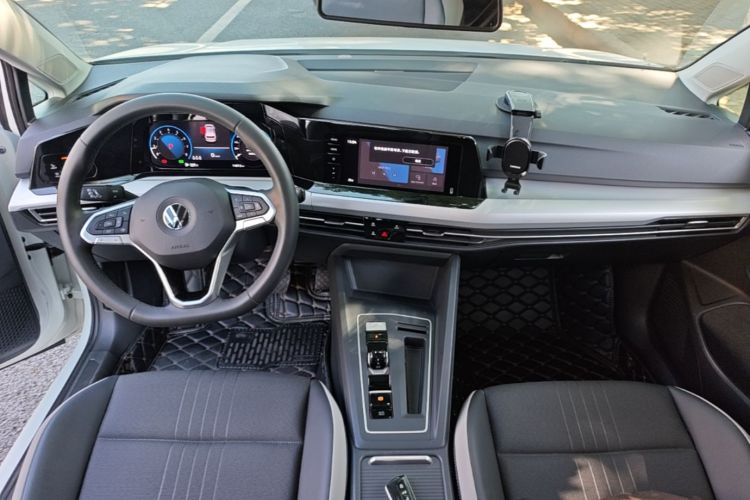 Volkswagen Golf 2022 car image #10