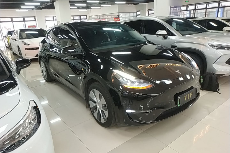 Tesla Model Y 2023 #4 Tesla Model Y 2023 car image #4