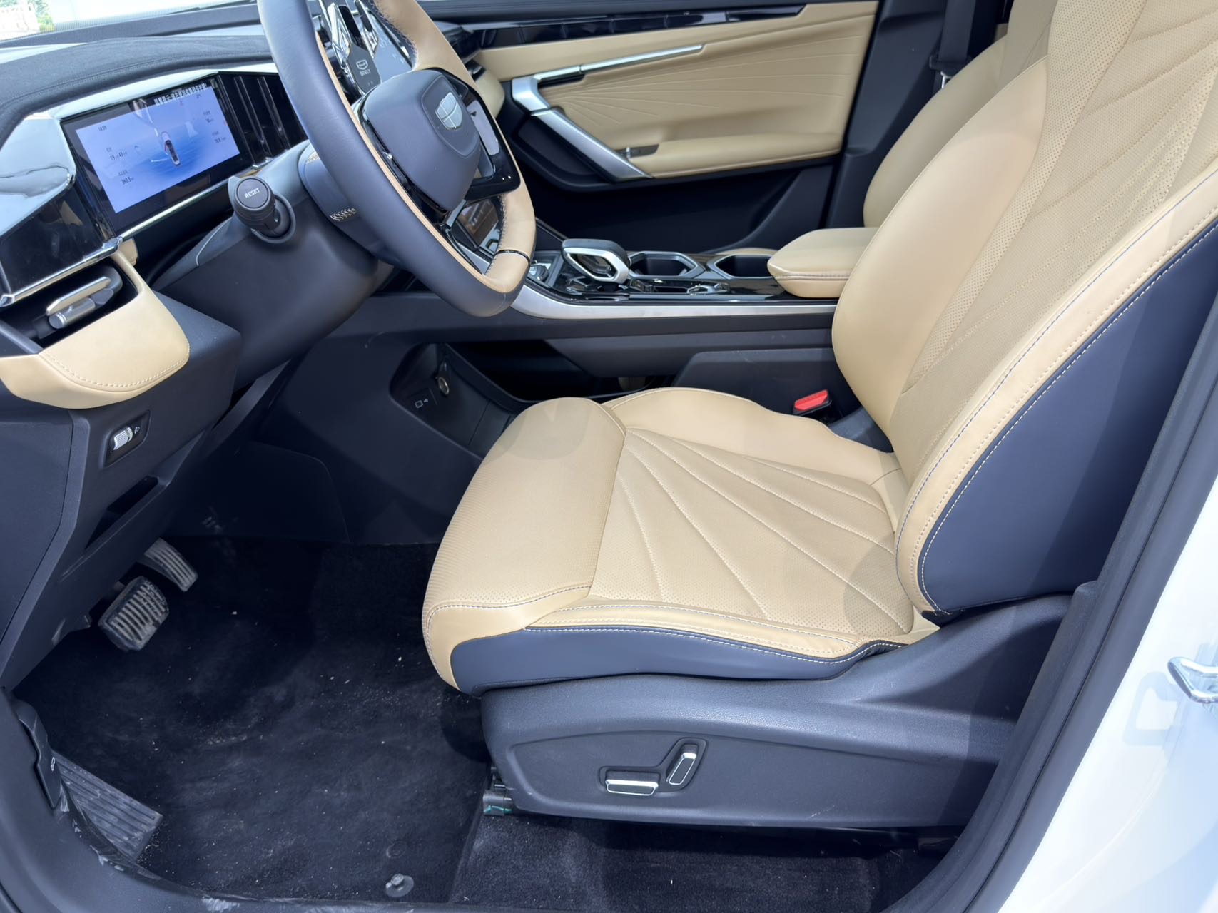 GEELY Boyue L 2023 #4 GEELY Boyue L 2023 imagem de carro #4