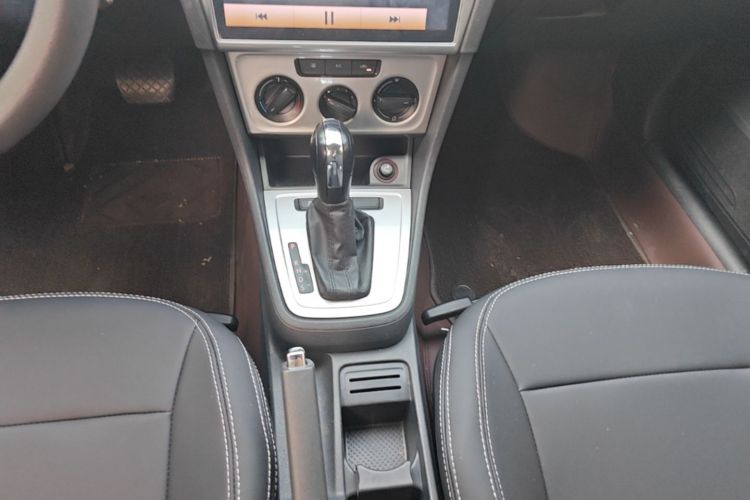 Volkswagen Lavida 2017 car image #14