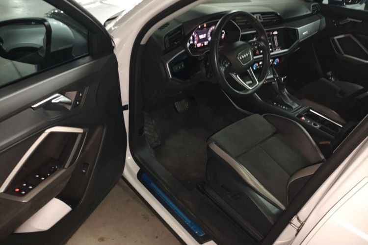 Audi Q3 2021 car image #16