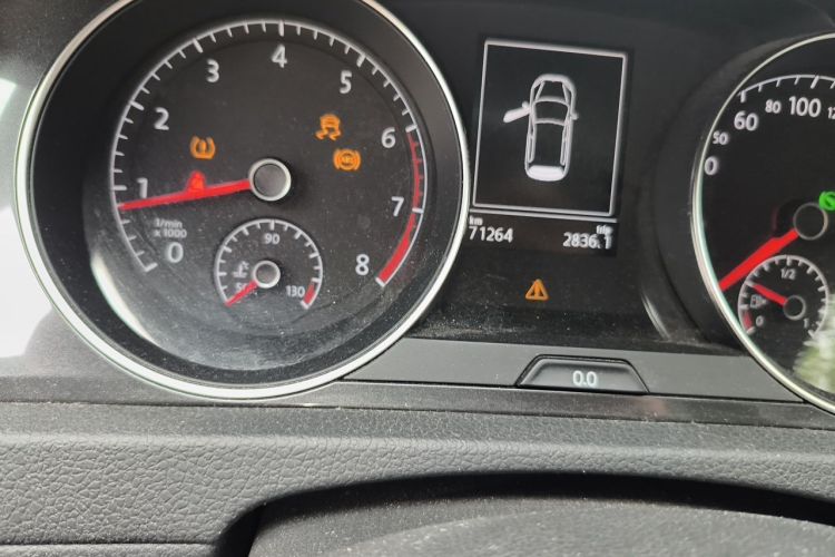 Volkswagen Golf 2017 car image #8