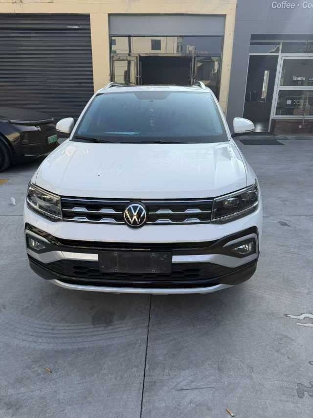 Volkswagen T-Cross 2021 car image #2