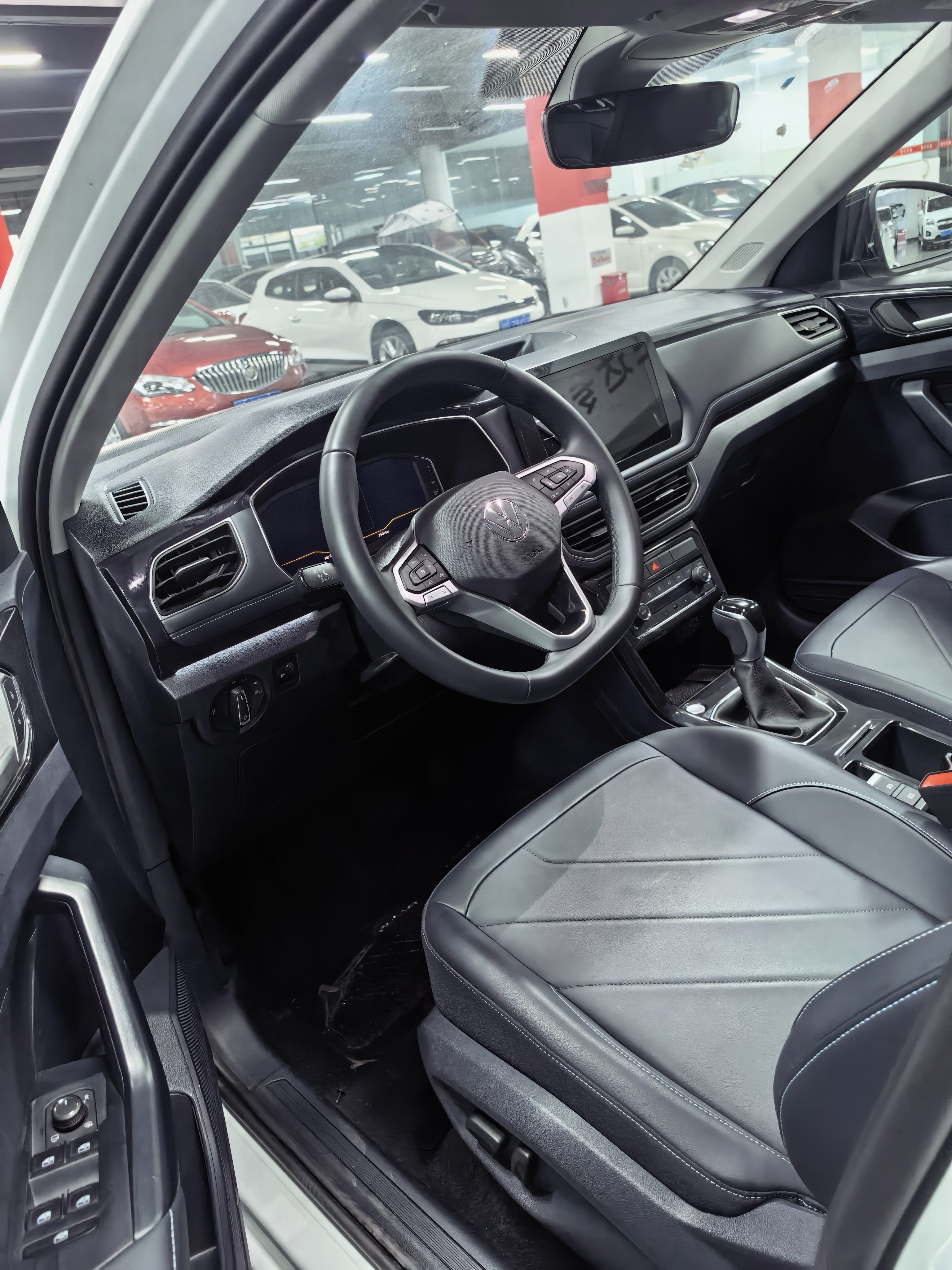 Volkswagen Tharu 2025 car image #4