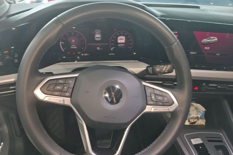 Volkswagen Golf 2022 car image #11