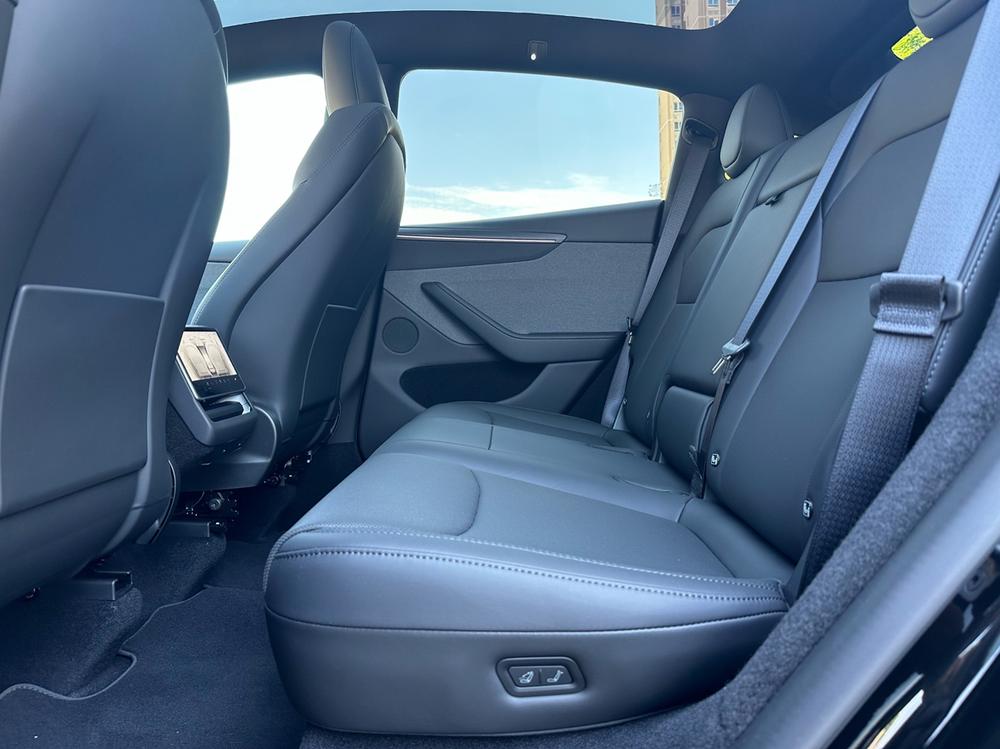 Tesla Model Y 2026 car image #12