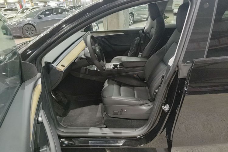 Tesla Model Y 2023 immagine di auto #15