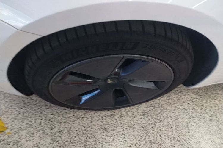 Tesla Model 3 2022 car image #4