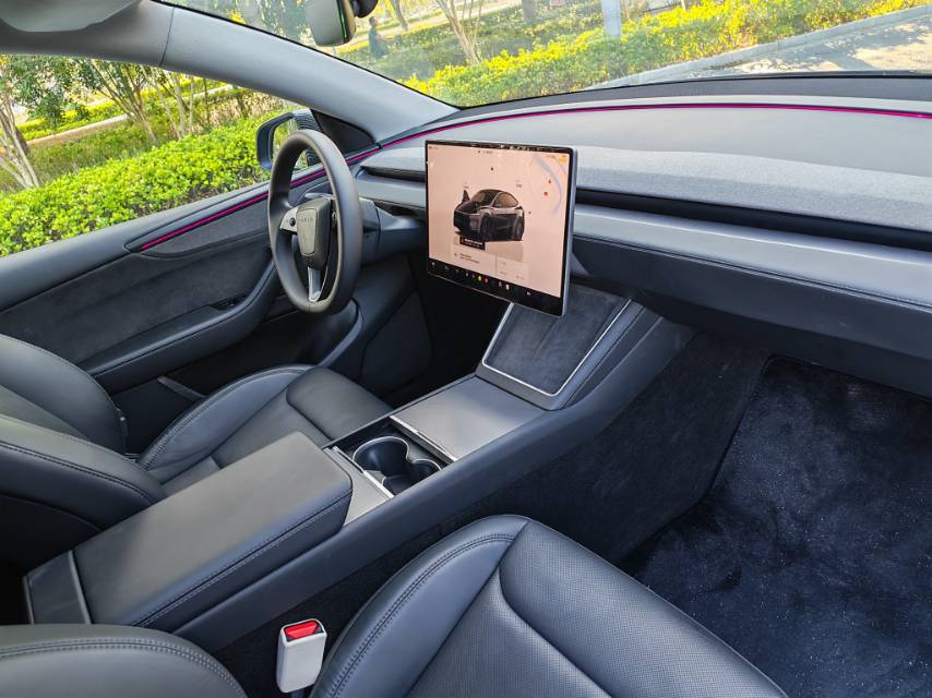 Tesla Model Y 2025 #5 Tesla Model Y 2025 car image #5