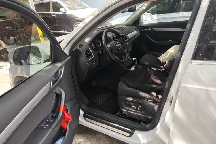 Audi Q3 2018 immagine di auto #9