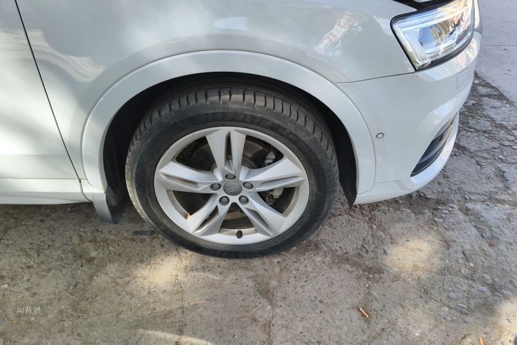 Audi Q3 2017 car image #9