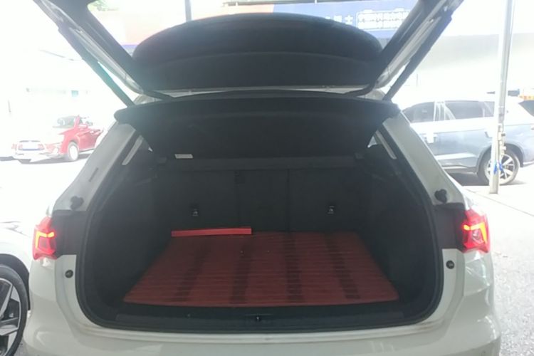 Audi Q3 2020 car image #21