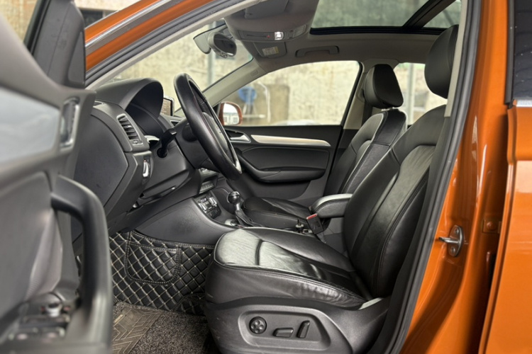 Audi Q3 2016 car image #14