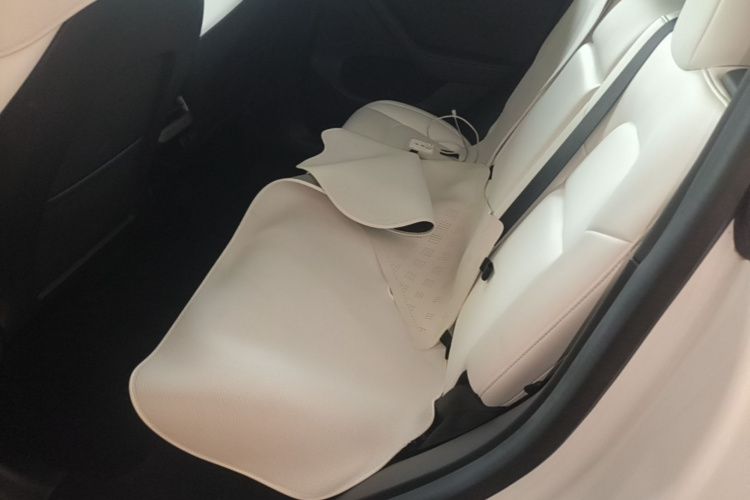 Tesla Model Y 2022 car image #17