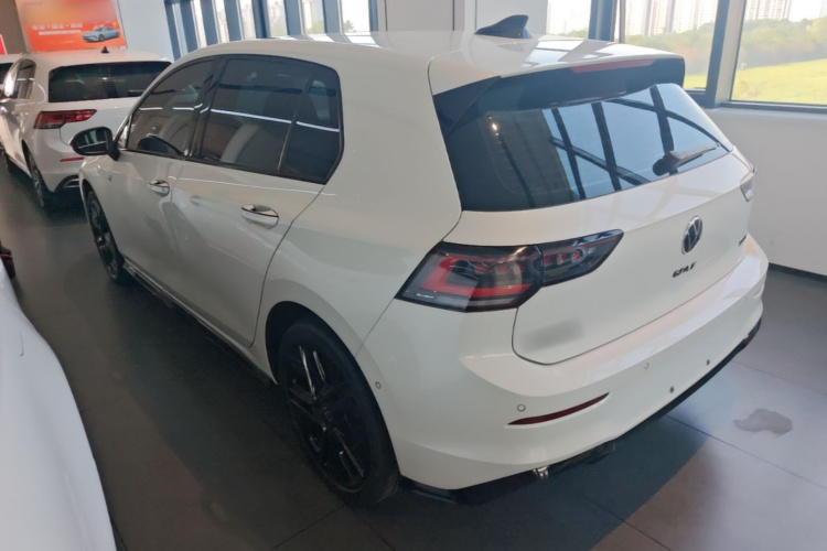 Volkswagen Golf 2024 imagen de coche #7