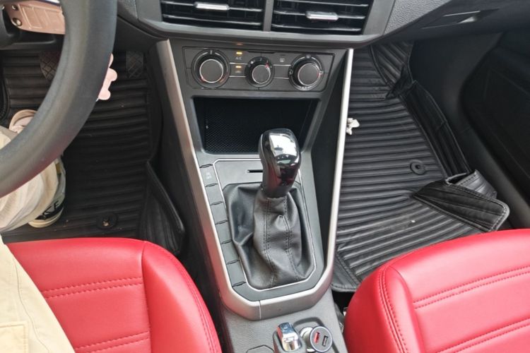 Volkswagen Polo 2021 car image #14