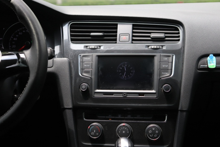Volkswagen Golf 2017 car image #19