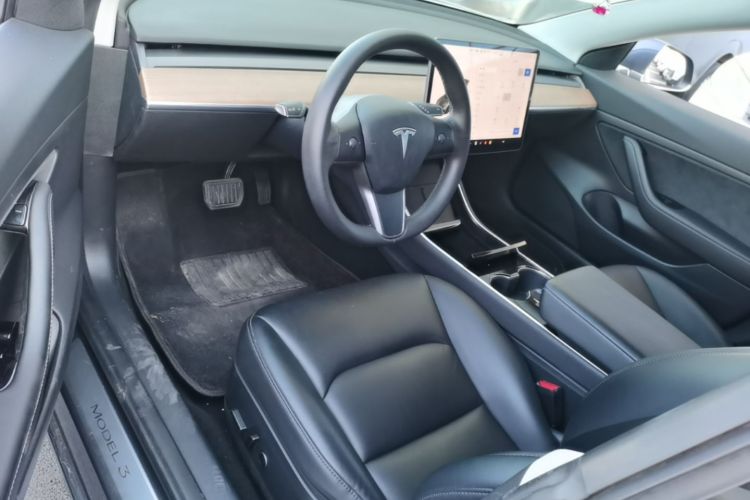 Tesla Model 3 2020 car image #16