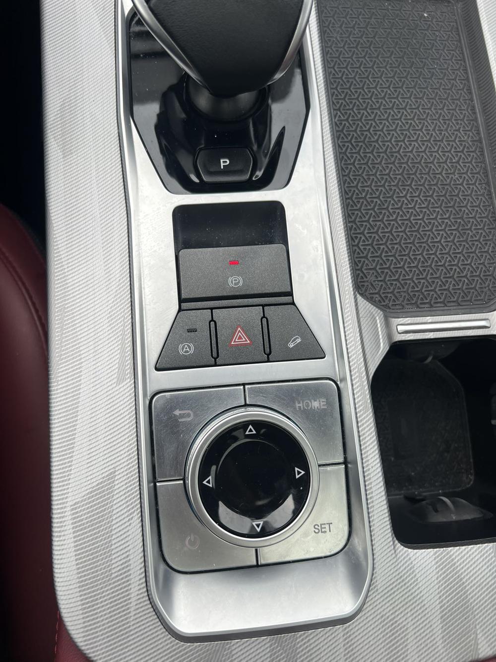 Jetour X70 PLUS 2023 car image #9