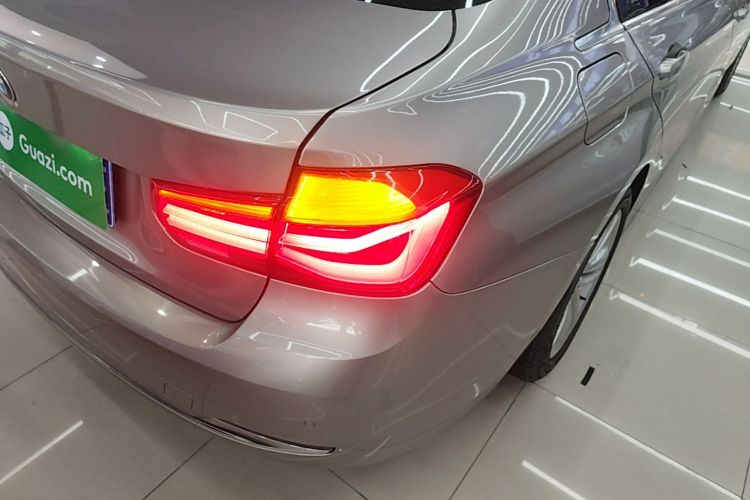 BMW 3 Series 2017 #8 BMW 3 Series 2017 car image #8
