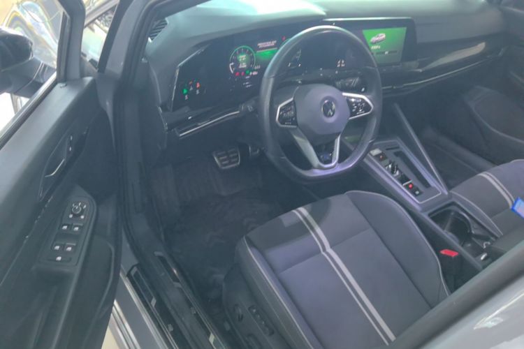 Volkswagen Golf 2022 car image #16