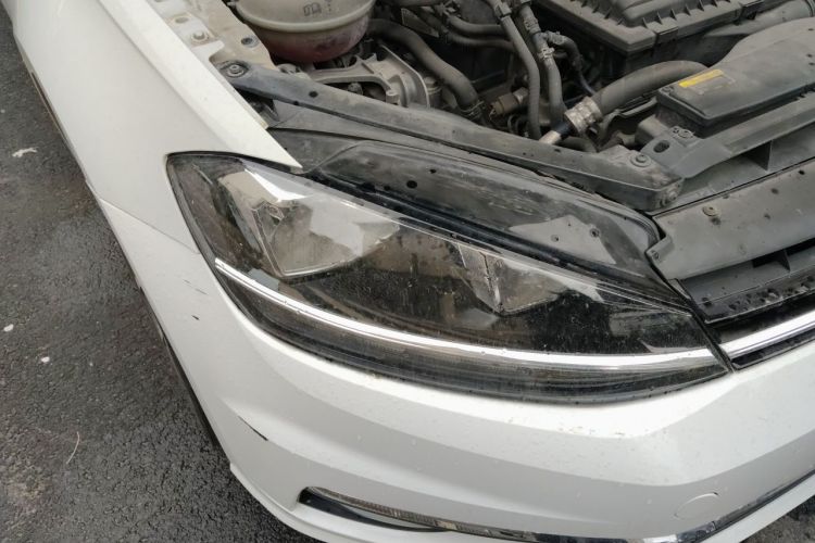 Volkswagen Golf 2018 car image #8