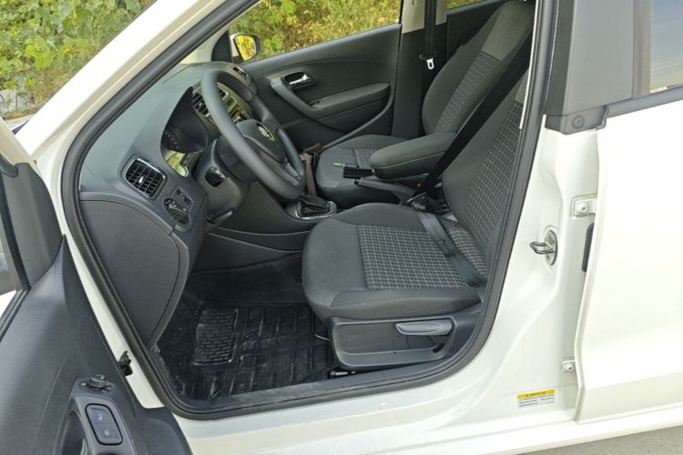 Volkswagen Polo 2015 #15 Volkswagen Polo 2015 car image #15