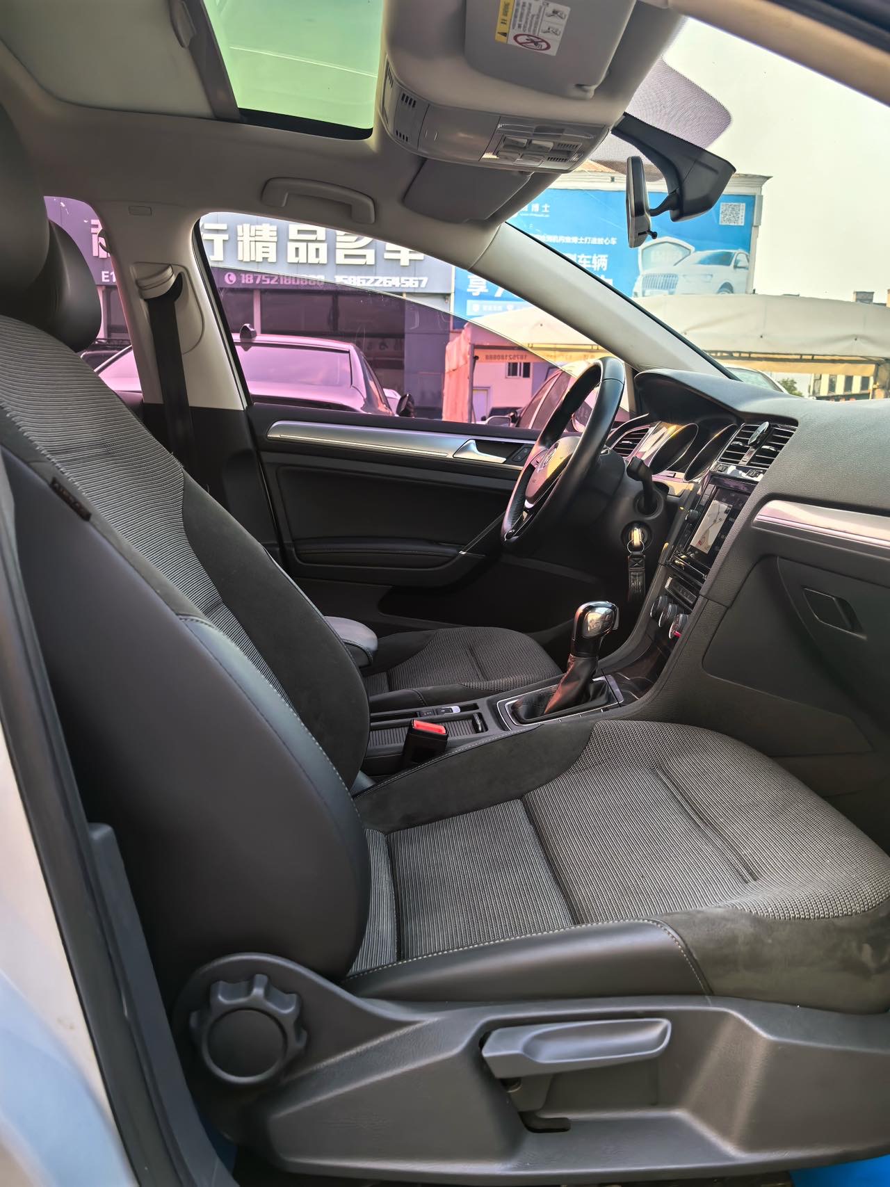Volkswagen Golf 2019 car image #6