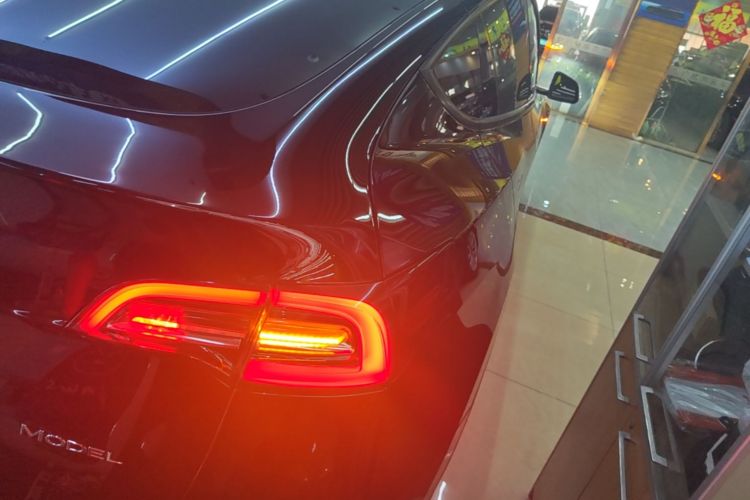 Tesla Model Y 2022 car image #7
