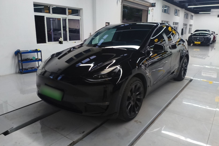 Tesla Model Y 2023 car image #2