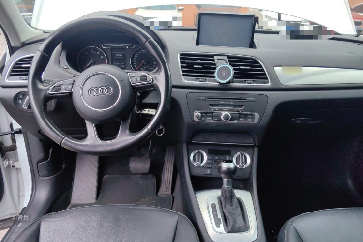 Audi Q3 2014 car image #11