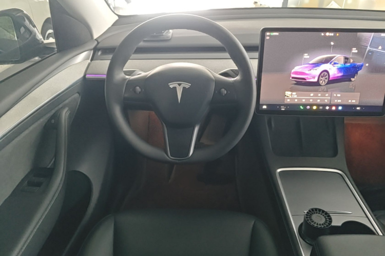 Tesla Model Y 2024 #11 Tesla Model Y 2024 car image #11