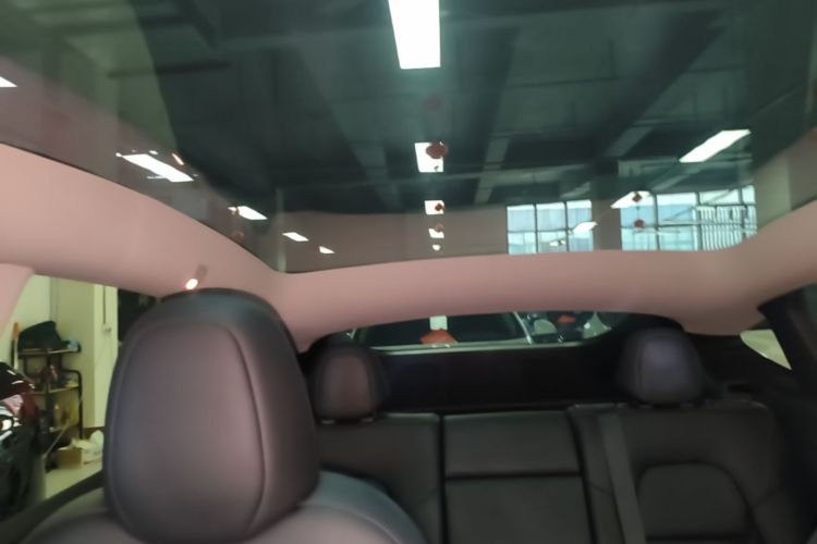 Tesla Model Y 2024 car image #20