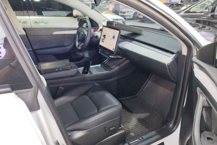 Tesla Model Y 2024 #24 Tesla Model Y 2024 car image #24