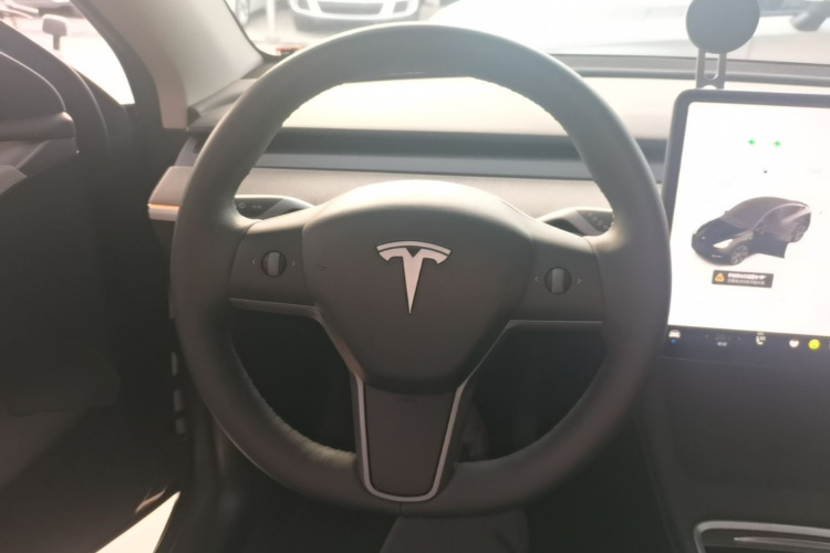 Tesla Model Y 2023 #11 Tesla Model Y 2023 car image #11