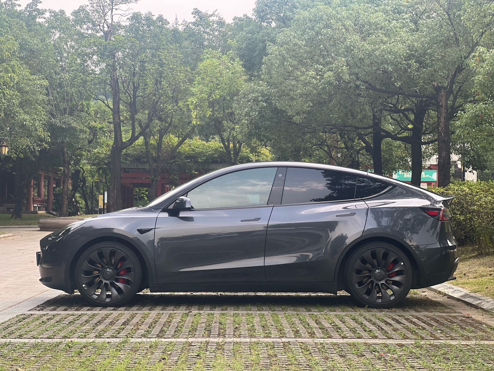 Tesla Model Y 2022 car image #3