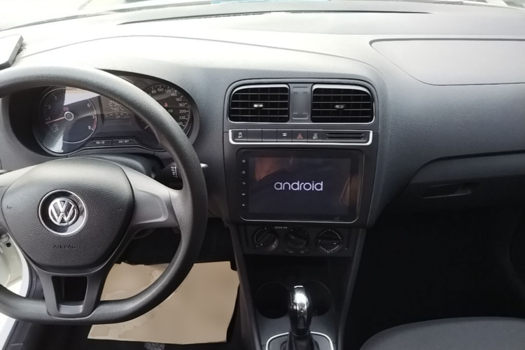 Volkswagen Polo 2018 car image #10