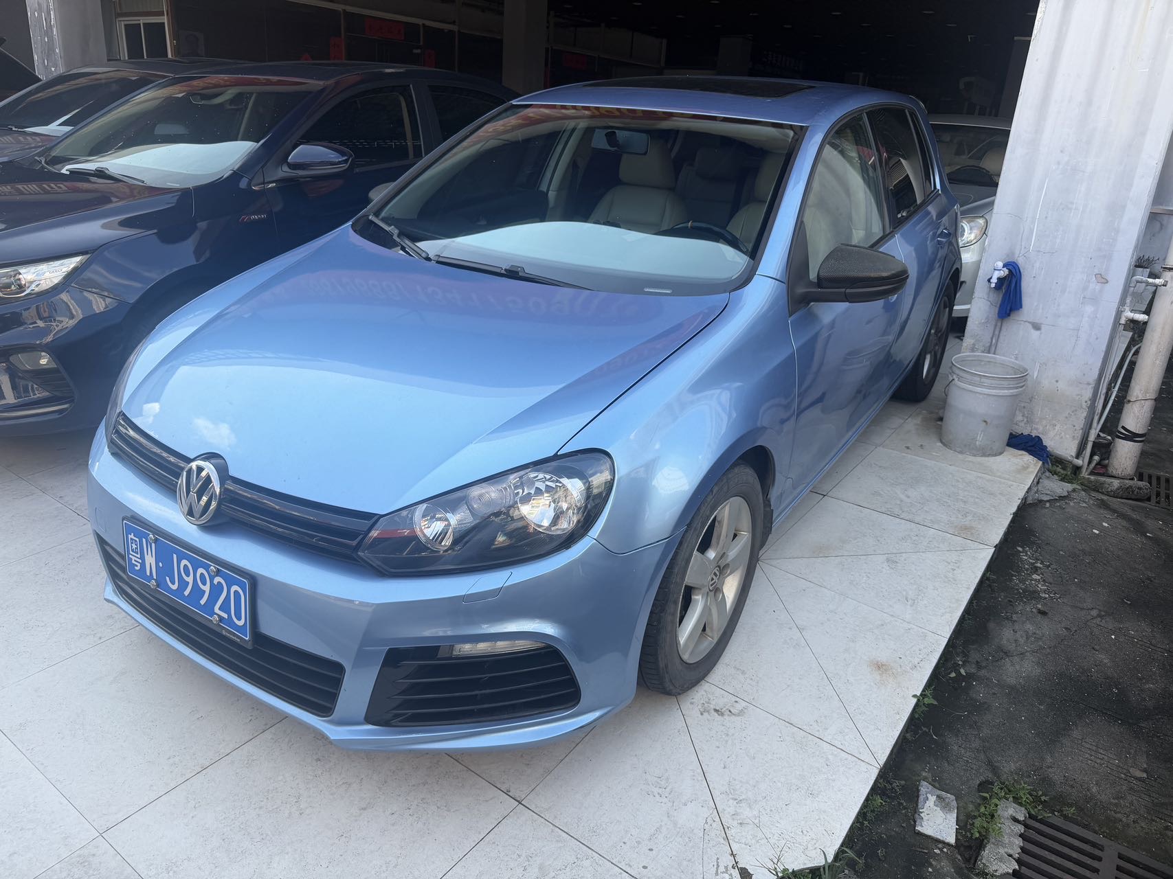 Volkswagen Golf 2010 Volkswagen Golf 2010 car image