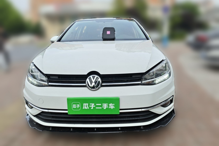 Volkswagen Golf 2018 car image #3