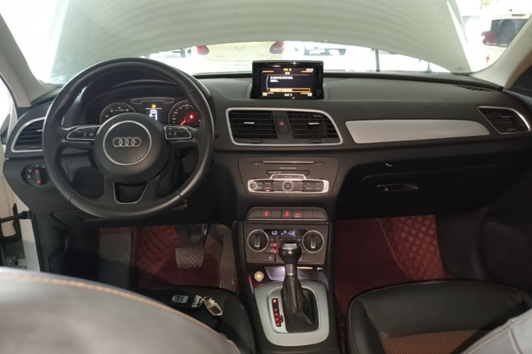 Audi Q3 2018 car image #10