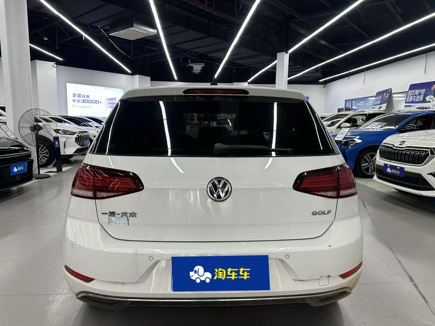 Volkswagen Golf 2019 car image #5