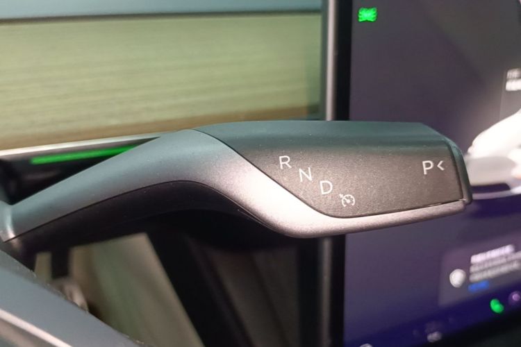 Tesla Model Y 2023 immagine di auto #14