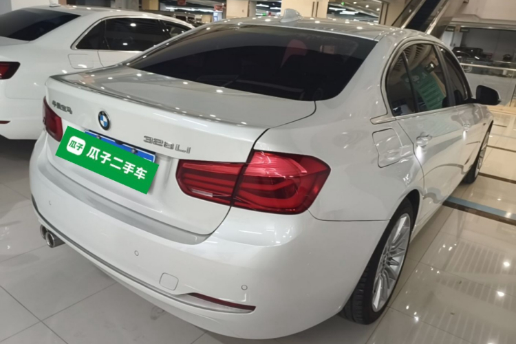 BMW 3 Series 2018 صورة سيارة #5