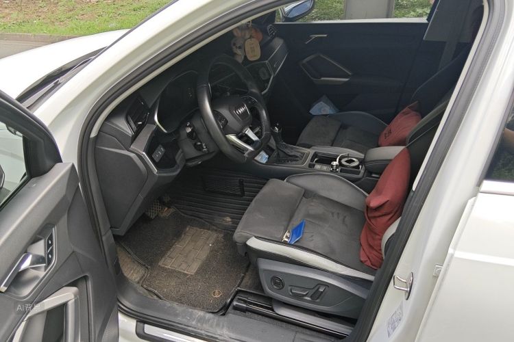 Audi Q3 2023 car image #18
