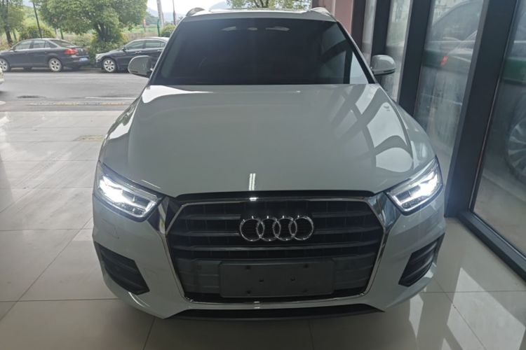 Audi Q3 2018 car image #3