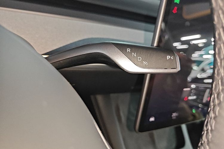 Tesla Model Y 2023 immagine di auto #14