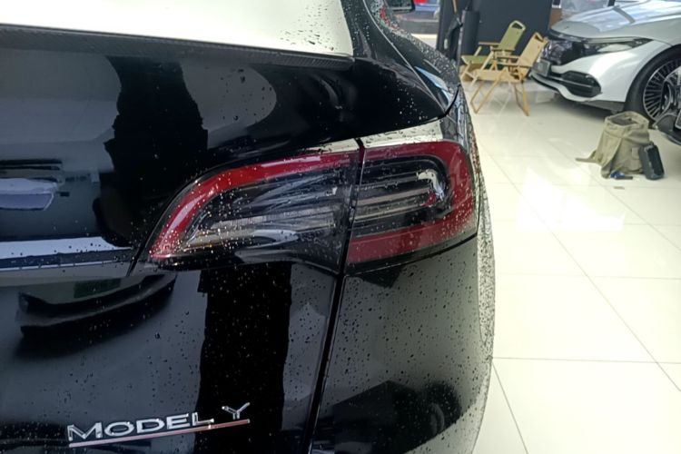 Tesla Model Y 2021 car image #8