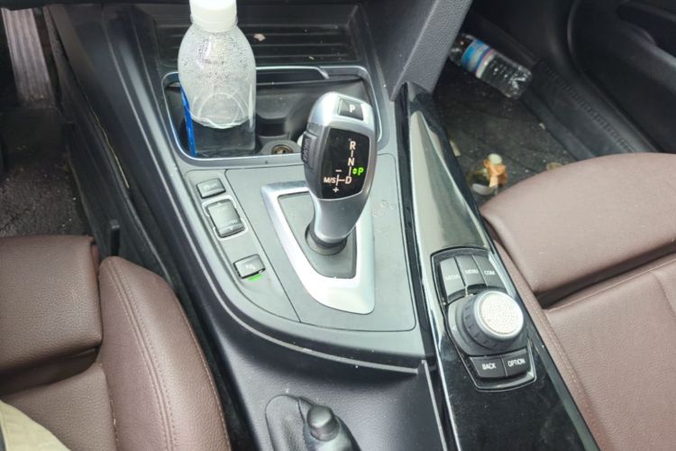 BMW 3 Series 2018 car image #14