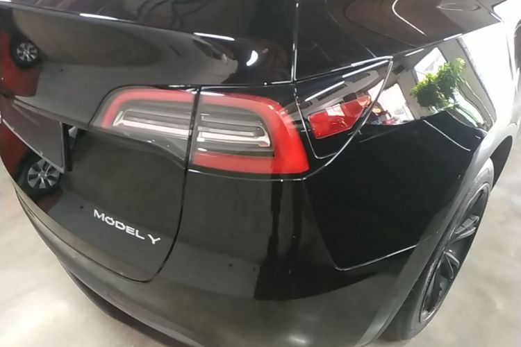 Tesla Model Y 2023 #8 Tesla Model Y 2023 car image #8
